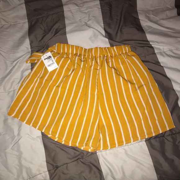 SOLD‼️ Yellow and White Striped Skort - Picture 3 of 8